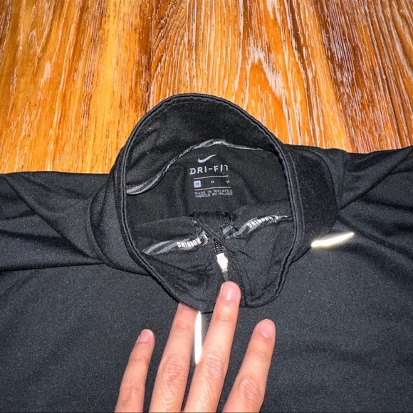 LIKE NEW Nike Women’s Element Half Zip Sweater Pullover - Picture 3 of 4